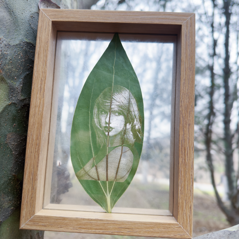 Glass Photo Frame Custom Leaf Carving Photos